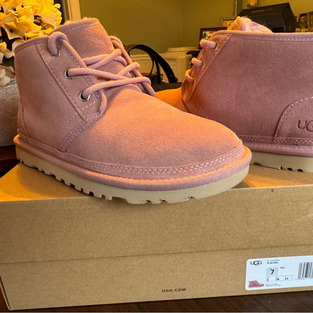 UGG new women’s size 7 neumel boots light pink